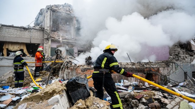 Rusija surengė vieną didžiausių atakų: per naktį į Ukrainą paleisti 629 dronai ir raketos