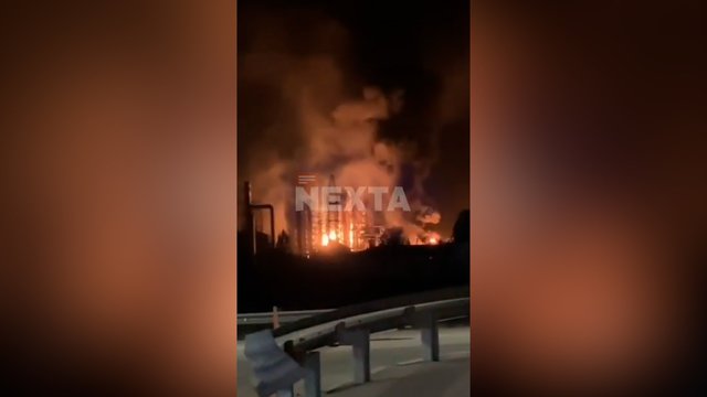 Skaudus smūgis Rusijai: pataikyta į du naftos infrastruktūros objektus