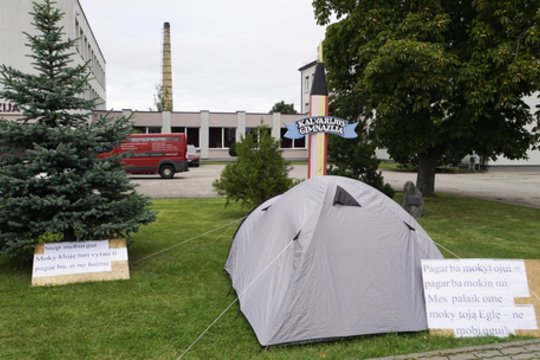 Mokytoja nutraukia bado akciją: Kalvarijos gimnazijoje pasiektas susitarimas