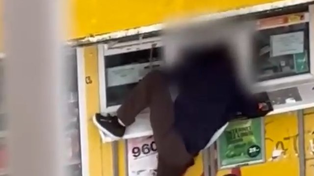 Šešiolikmetė mergina prigavo kioską bandžiusį apvogti vyrą: viską užfiksavo vaizdo įraše 