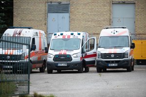 Greitosios medicinos pagalbos tarnyba perdavė ukrainiečiams 23 automobilius