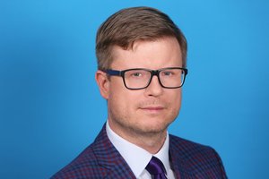 Karybos ekspertas: kodėl karo metu svarbu patikimi keliai?