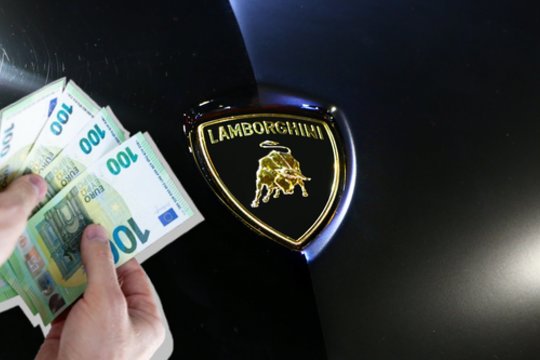 Pasivažinėjimas su promilėmis „Lamborghini“ vairuotojai kainavo 70 tūkst. eurų: tai – tik dalis prabangaus automobilio vertės