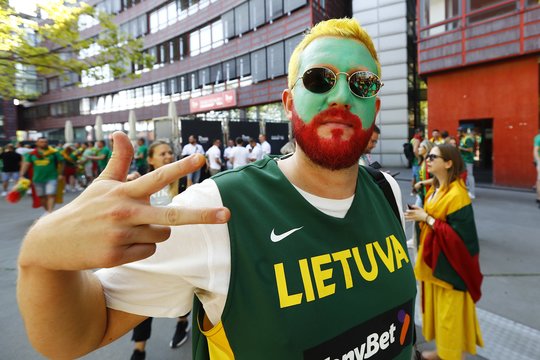 Milijono vertas klausimas: pasakė, kaip dirbti, kai žaidžia Lietuvos krepšinio rinktinė