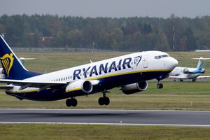 „Ryanair“ perspėja visus keleivius: keičia įlaipinimo į lėktuvą taisykles