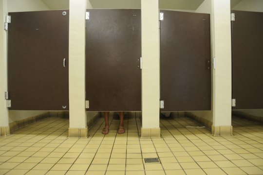 Gydytojas trijų ligoninių tualetuose įrengė kameras: slapta nufilmavo 460 moterų