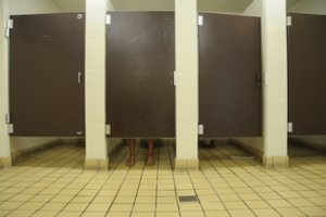 Gydytojas trijų ligoninių tualetuose įrengė kameras: slapta nufilmavo 460 moterų