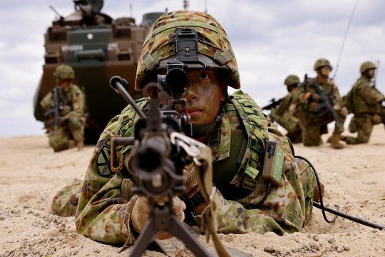 Japonija reaguoja į paaštrėjusią saugumo situaciją: gynybai skirs rekordinę sumą