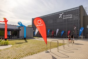 Dar vienas baseinas vilniečiams: Žirmūnuose atidaryta moderni erdvė plaukimui ir sportui