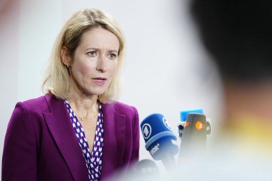 K. Kallas paragino stiprinti sankcijas Rusijai: „V. Putinas tyčiojasi iš pastangų pasiekti taiką“