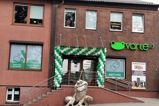 „Varle.lt“ tęsia plėtrą – atidaro naują fizinę parduotuvę Plungėje