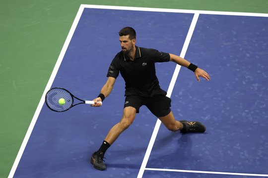 N. Džokovičius darkart aplenkė R. Federerį – pasiektas naujas rekordas