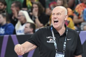 Po vokiečių sutriuškinimo R. Kurtinaitis pats kėlė klausimą žurnalistui: „Jūs abejojate mano sprendimais?“