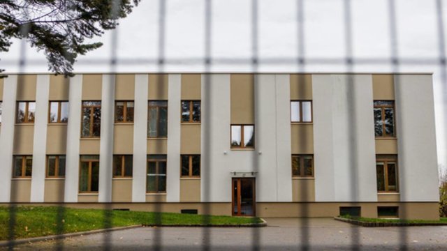 Domeikavos pusiaukelės namai ir toliau kelia pyktį: nors kompromisą rasti pavyko, iškeldinimo vis tik sieks