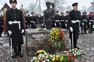 Merkinės muziejus A. Ramanausko-Vanago paminklo niekintojams pareiškė 5 tūkst. eurų ieškinį