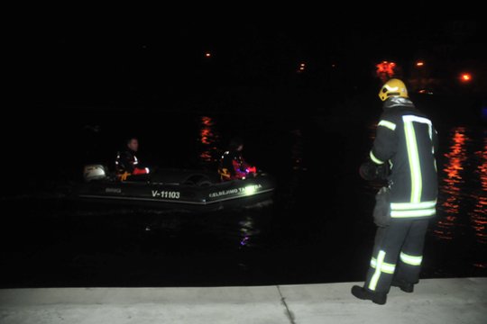 Nelaimė Vilniuje: iš Neries ugniagesiai gelbėjo vyrą