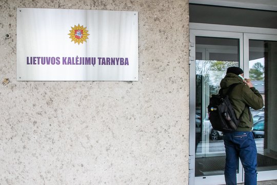 Pusiaukelės namai toliau kelia aistras Domeikavoje: vietiniai baksnoja į išaugusį nusikaltimų skaičių