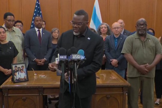 Čikagos meras priešinasi D. Trumpo vykdomai migracijos politikai: „Nenorime savo gatvėse matyti tankų“