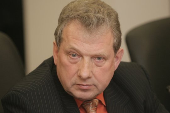 Teismas: buvęs Zarasų rajono tarybos narys A. Cibulskis savivaldybei turi grąžinti 9,6 tūkst. eurų