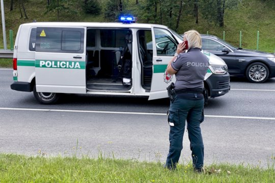 Kaune girtas dviratininkas puolė mušti policininkę