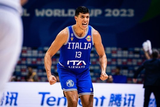 Be išvaryto trenerio likusi Italijos rinktinė palaužė bosnių pasipriešinimą