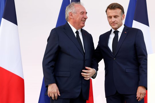 Prancūzija – politinėje aklavietėje: kristi gali jau trečias premjeras per metus