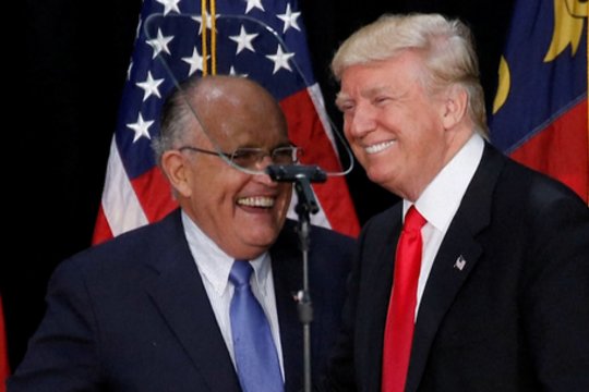 Prieš buvusį Niujorko merą – smurto ataka: greitkelyje rėžtasi į vyro automobilį