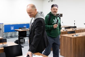 Teismas negalėjo nagrinėti bylos dėl T. V. Raskevičiaus niekinimo: neatvyko A. Kandrotas