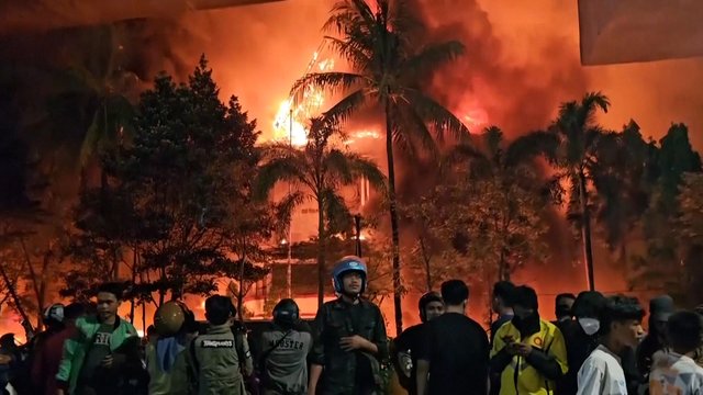 Masiniai protestai pasiekė ir lietuvių pamėgtą salą: nerimaujama dėl smurto protrūkių