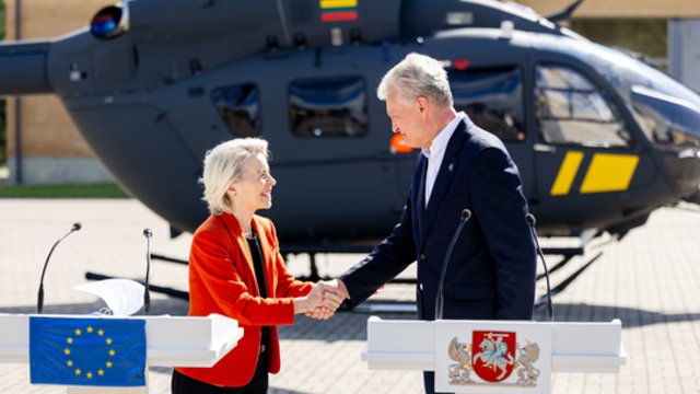 Pasienyje su Baltarusija apsilankė U. von der Leyen: „Europa stovi su Lietuva"