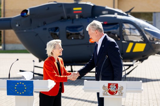 Pasienyje su Baltarusija apsilankė U. von der Leyen: „Europa stovi su Lietuva"
