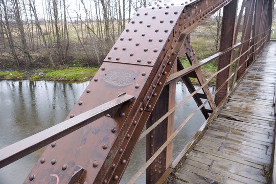 Buvo uždarytas 7 metus: ir vėl atnaujino eismą Kazbėjų tiltu