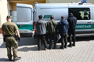 Lietuvos pasieniečiai pastebėjo, lenkai sučiupo – keturi migrantai bus grąžinti į Latviją