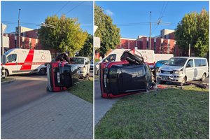 Kaune į eismo įvykį pateko nepilnametė: mažasis automobilis apvirto ant šono