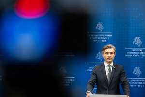 K. Budrys dėkoja Vatikano atstovui už popiežiaus paramą Ukrainai: Šventojo Sosto balsas svarbus