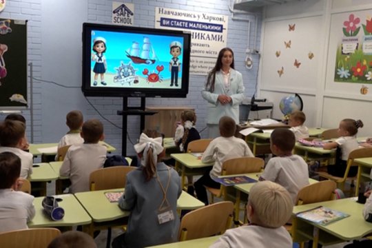 Rugsėjo 1-osios varpelį keitė oro pavojaus sirenos: tėvai džiaugiasi požeminių mokyklų galimybe