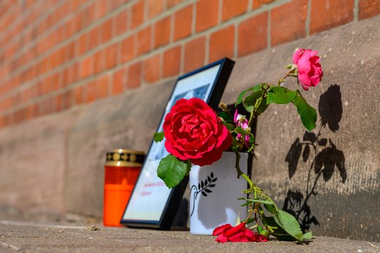 Tragedija Vokietijoje: žuvo ant traukinio bėgių nustumta 16-metė ukrainietė