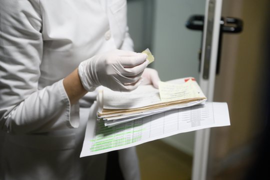 Sutarčių su VLK nesudariusių sveikatos įstaigų gydytojams siūloma leisti išrašyti kompensuojamuosius vaistus