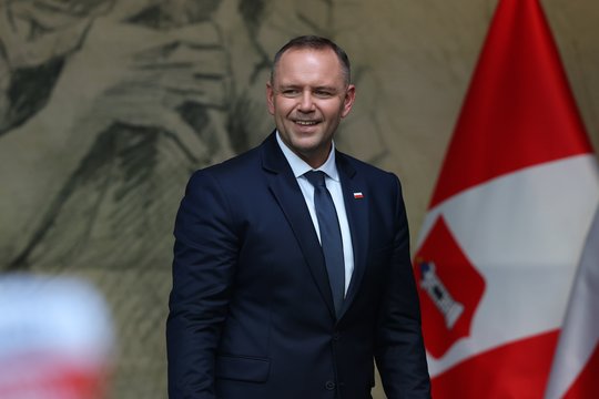 Kivirčas tęsiasi: Lenkijos užsienio reikalų ministerijos atstovai neįtraukti į K. Nawrockio vizitą JAV