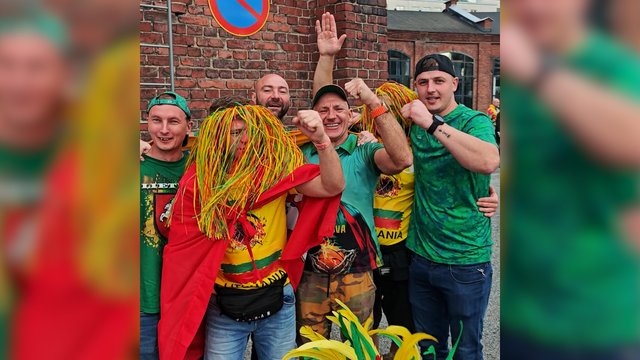 Rokai, sveik! Pamatykite, kaip Lietuvos sirgaliai siunčia linkėjimus R. Jokubaičiui