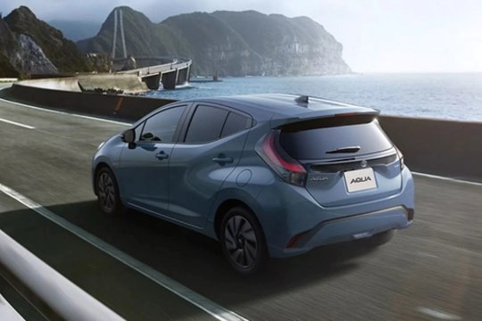 Šį automobilį dar vadina „Toyta Prius“ jaunesniuoju broliu: pasižiūrėkite, kaip atrodo naujutėlaitis hibridas