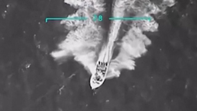 Plinta vaizdo įrašas, kaip JAV nukovė Venesuelos narkotikų laivą: žuvo 11 žmonių