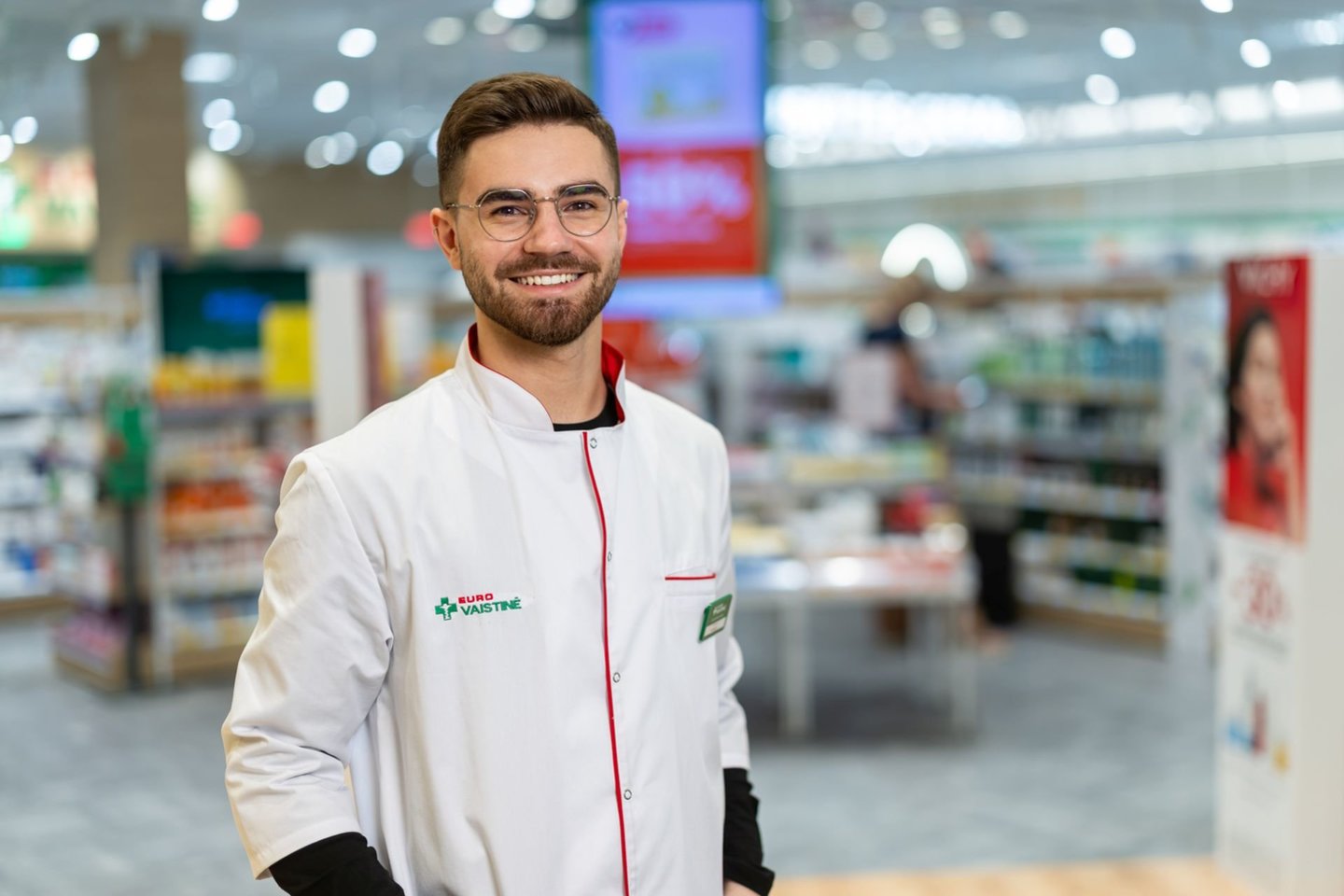 „Eurovaistinės“ vaistininkas Gabrielius Leščinskas.<br> Pranešimo žiniasklaidai nuotr.