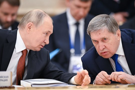 Kremliaus atstovas turi ką pasakyti D. Trumpui dėl kaltinimų sąmokslu: tikisi vieno