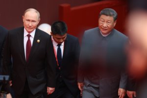 Degalai rusų karo mašinai: atskleidė, kaip Pekinas padeda Kremliui apeiti sankcijas