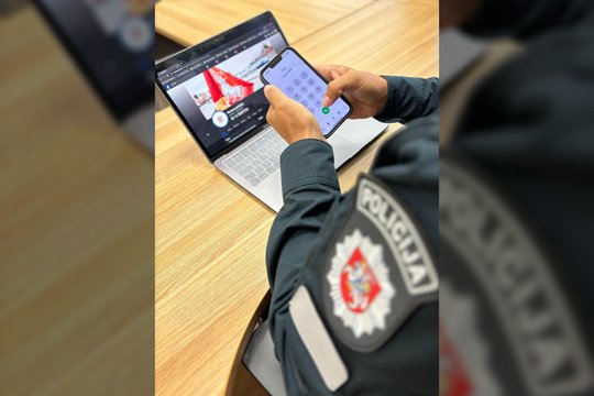 Policijai ir banko darbuotojams sunkiai, bet pavyko įtikinti senjorę, kad pinigus ji ruošiasi perduoti sukčiams