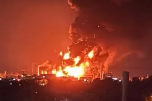 Ukraina raketą, galinčią smogti Rusijos gilumoje, naudoja tik artimiems smūgiams – kas vyksta?