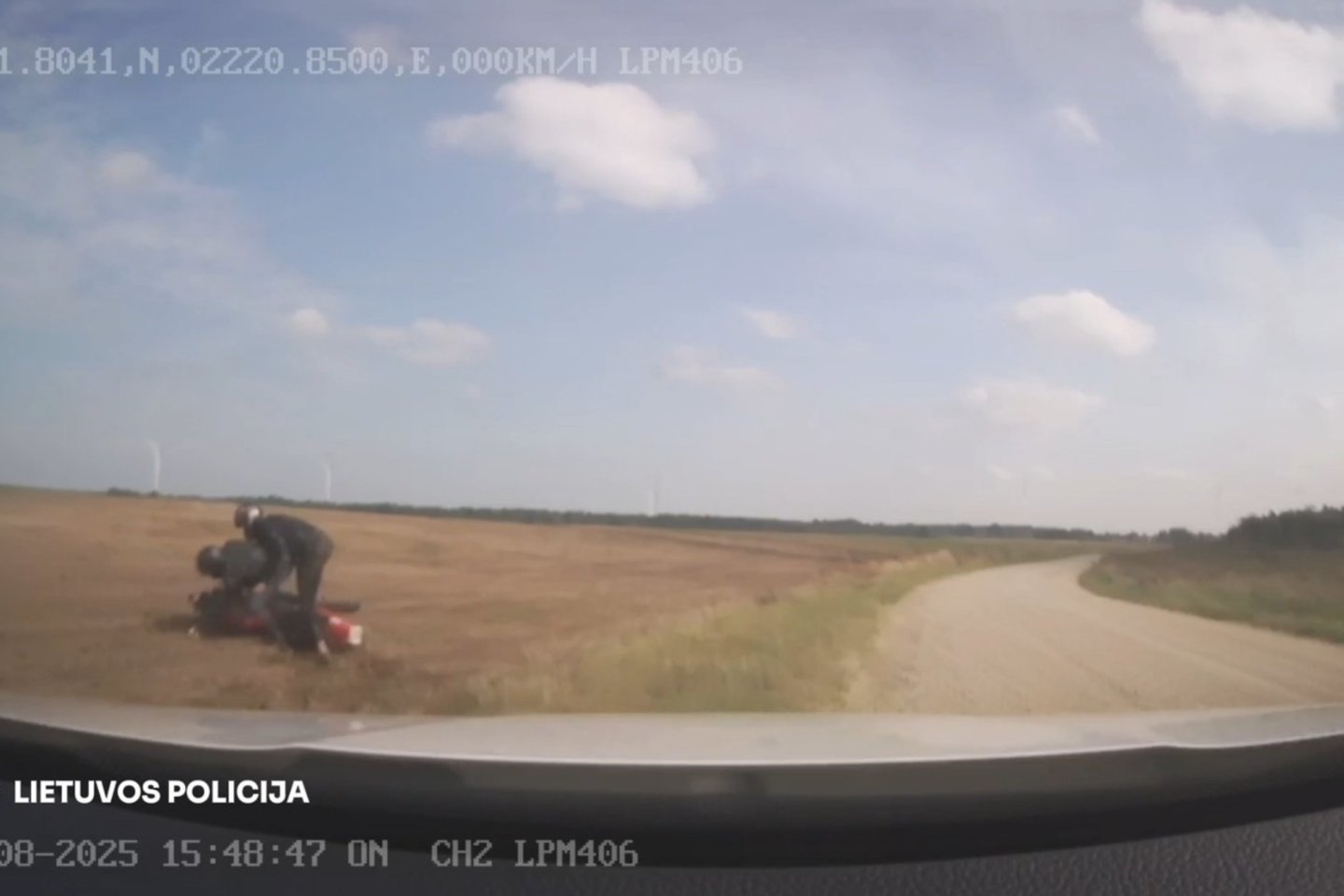 Bėglys krito nuo motociklo.