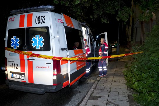 Nelaimė sostinėje: mirė iš balkono iškritusi moteris