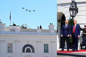 Jautrus D. Trumpo gestas: žuvusį lenkų pilotą pagerbė simboliniu manevru